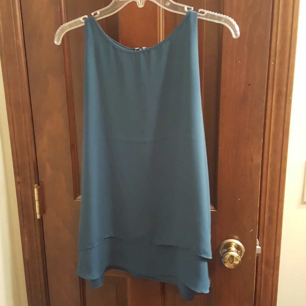Sleeveless dress top